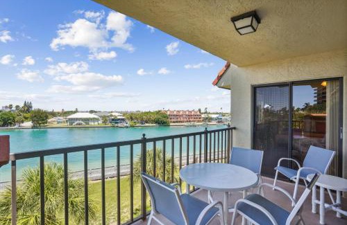 Sunset Beach House | Land's End 1-408 Bay Front