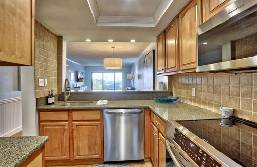 Sunset Beach Condo | ☀️Land's End 3-403🐬Bay Views🏖️Beach Access on Grounds🌴Large Pool😎Top Floor