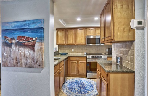 Sunset Beach Condo | ☀️Land's End 3-403🐬Bay Views🏖️Beach Access on Grounds🌴Large Pool😎Top Floor