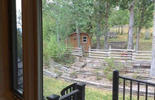 Lander Condo | Lander Lodging- Mountain Suite