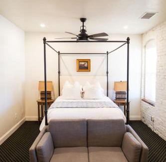 Lander House | Lander Millhouse