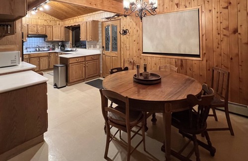 Lander House | Lander Retreat - Gather overlooking downtown and the Wind River Mountains