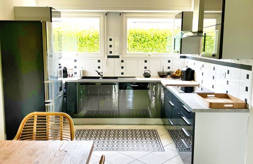 Tosse House | Landes villa in large wooded park