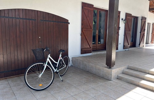Tosse House | Landes villa in large wooded park