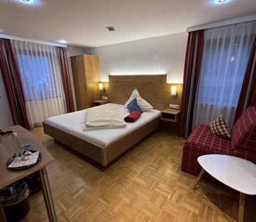Neusatz Hotel | Landgasthaus zur Linde, Neusatz