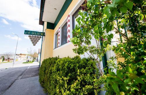 Podersdorf am See Hotel | Landgasthof zur Goldenen Traube