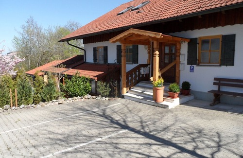 Irsengund Apartment | Landhaus Engelhardt in a quiet, sunny location with mountain views Whg. 1