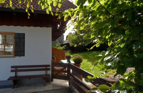 Irsengund Apartment | Landhaus Engelhardt in a quiet, sunny location with mountain views Whg. 1