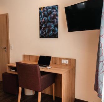 Wiesenbronn House | Landhotel und Weingasthof Schwarzer Adler