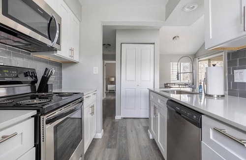 Indianapolis Apartment | Landing | Amazing 1BD, Yoga Studio, Gym