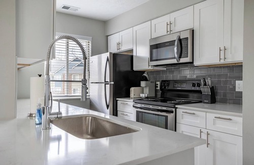 Indianapolis Apartment | Landing | Amazing 1BD, Yoga Studio, Gym