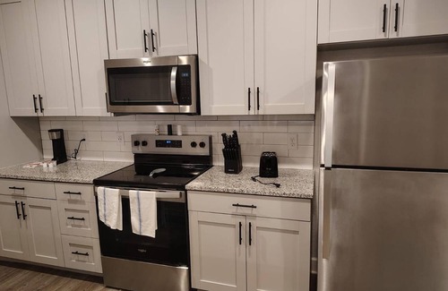 Newberry Apartment | Landing | Amazing 1BD, Pool, Gym