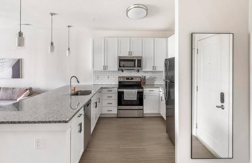 Athens Apartment | Landing | Amazing 1BD, Pool, Yoga Studio