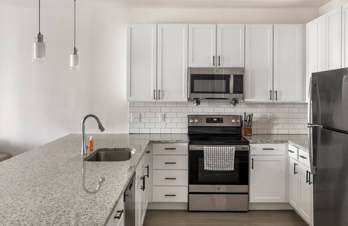Athens Apartment | Landing | Amazing 1BD, Pool, Yoga Studio