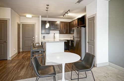 Crestline Heights Apartment | Landing at 4700 Colonnade - 1 Bedroom in Overton
