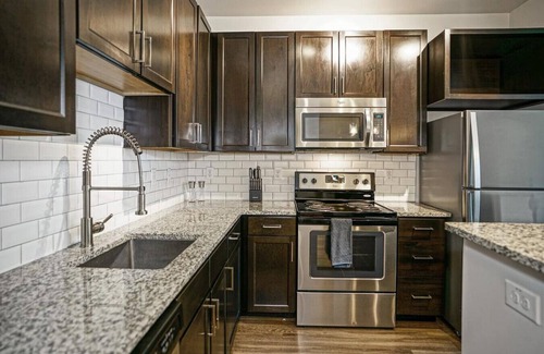 Crestline Heights Apartment | Landing at 4700 Colonnade - 1 Bedroom in Overton