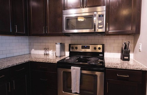 Crestline Heights Apartment | Landing at 4700 Colonnade - 2 Bedrooms in Overton