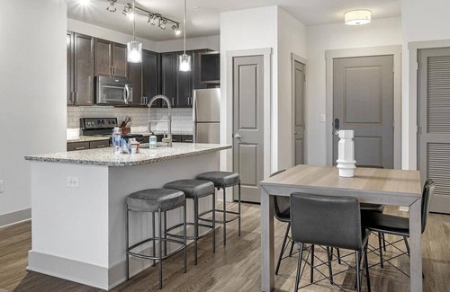 Crestline Heights Apartment | Landing at 4700 Colonnade - 2 Bedrooms in Overton