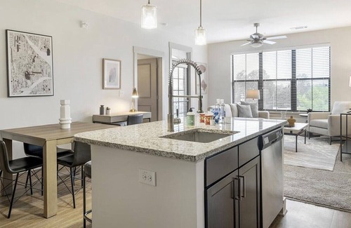 Crestline Heights Apartment | Landing at 4700 Colonnade - 2 Bedrooms in Overton