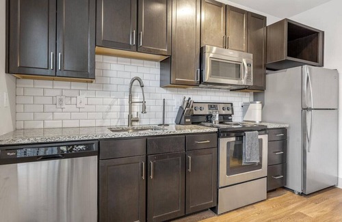 Crestline Heights Apartment | Landing at 4700 Colonnade - 1 Bedroom in Overton