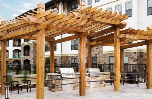 Crestline Heights Apartment | Landing at 4700 Colonnade - 1 Bedroom in Overton