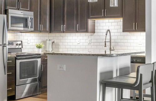 Crestline Heights Apartment | Landing at 4700 Colonnade - 1 Bedroom in Overton