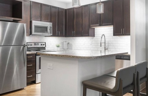 Crestline Heights Apartment | Landing at 4700 Colonnade - 1 Bedroom in Overton