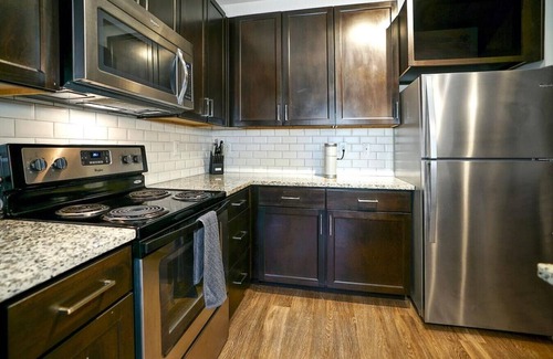 Crestline Heights Apartment | Landing at 4700 Colonnade - 1 Bedroom in Overton
