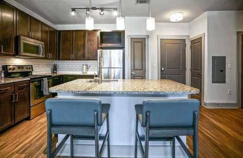 Crestline Heights Apartment | Landing at 4700 Colonnade - 1 Bedroom in Overton
