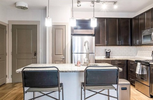 Crestline Heights Apartment | Landing at 4700 Colonnade - 1 Bedroom in Overton