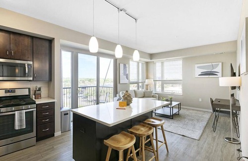 Edina Apartment | Landing at 71 France - 2 Bedrooms in Downtown Edina