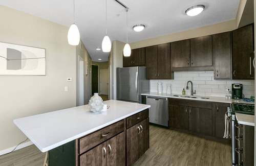 Edina Apartment | Landing at 71 France - 2 Bedrooms in Downtown Edina