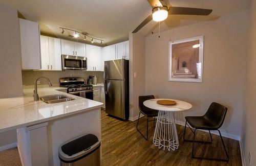 Naperville Apartment | Landing at 803 Corday at Naperville - 1 Bedroom in Naperville Park District