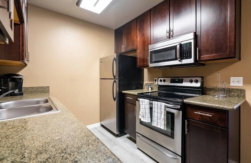 Fair Oaks Apartment | Landing at 98Hundred - 1 Bedroom in Downtown Fair Oaks