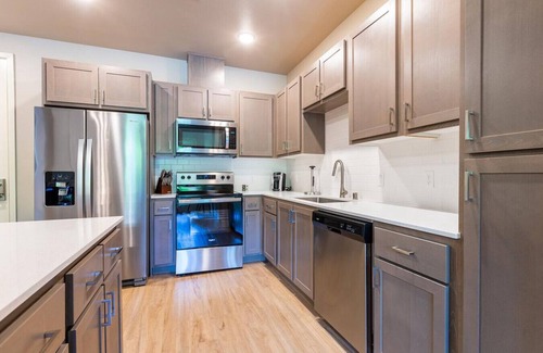 North Natomas Apartment | Landing at Alira Luxury Apartments - 2 Bedrooms in Natomas Crossing