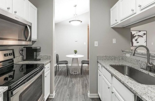 Ellendale Apartment | Landing at Arbors River Oaks Apartment Homes - 1 Bedroom in Downtown Memphis