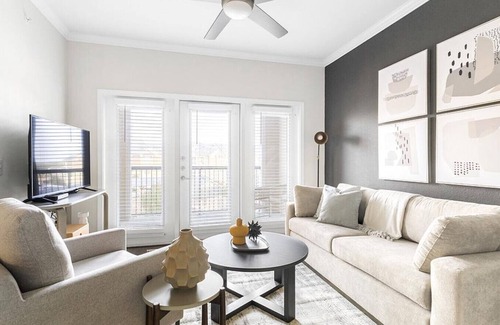 Burleson Apartment | Landing at Auberge of Burleson - 1 Bedroom in Downtown Burleson
