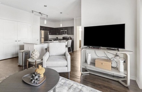 Burleson Apartment | Landing at Auberge of Burleson - 1 Bedroom in Downtown Burleson