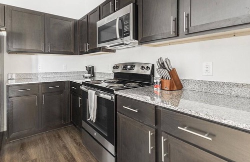Burleson Apartment | Landing at Auberge of Burleson - 1 Bedroom in Downtown Burleson