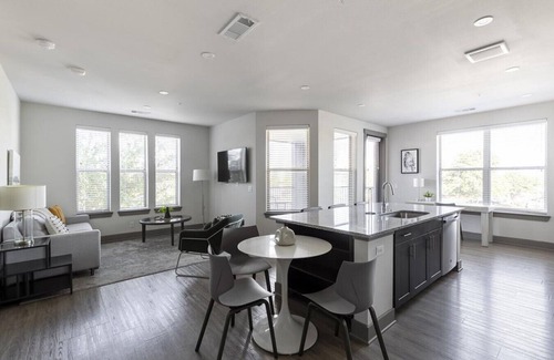 McKinney Apartment | Landing at Bridge at McKinney - 2 Bedrooms in Downtown Mc Kinney