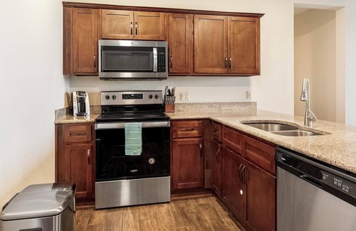 Overland Park Apartment | Landing at Carson Street Towers - 3 Bedrooms in.
