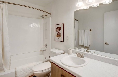 Murray Apartment | Landing at Clover Creek - 2 Bedrooms in Downtown Murray