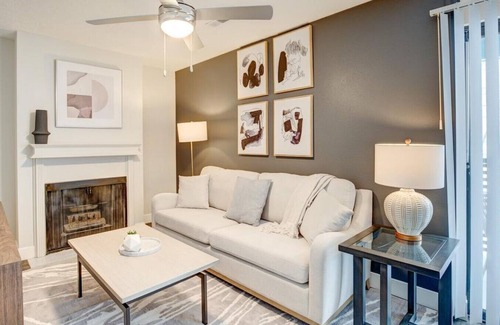 Murray Apartment | Landing at Clover Creek - 2 Bedrooms in Downtown Murray