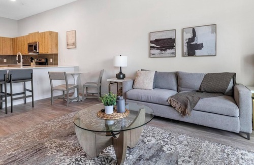 Florida Center Apartment | Landing at Deseo Grande - 1 Bedroom in Southwes.