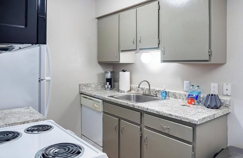 South Tulsa Apartment | Landing at Echo Trail Apartments - 1 Bedroom in.