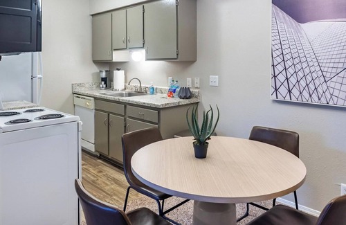 South Tulsa Apartment | Landing at Echo Trail Apartments - 1 Bedroom in.