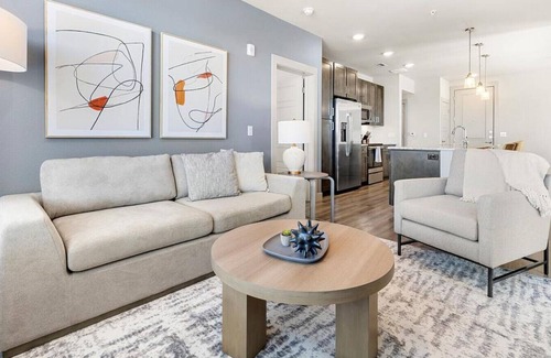 Auburn Hills Apartment | Landing at Five Points of Auburn Hills - 2 Bedrooms in Downtown Auburn Hills