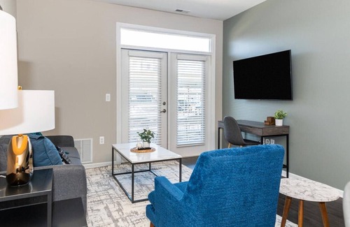 Auburn Hills Apartment | Landing at Five Points of Auburn Hills - 2 Bedrooms in Downtown Auburn Hills