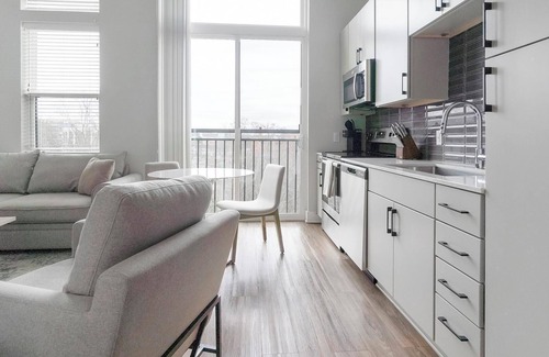 Downtown Apartment | Landing at Foster on the Park - Studio in Downtown