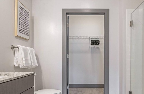 Flowery Branch Apartment | Landing at Gibson Flowery Branch - 2 Bedrooms in Downtown Flowery Branch